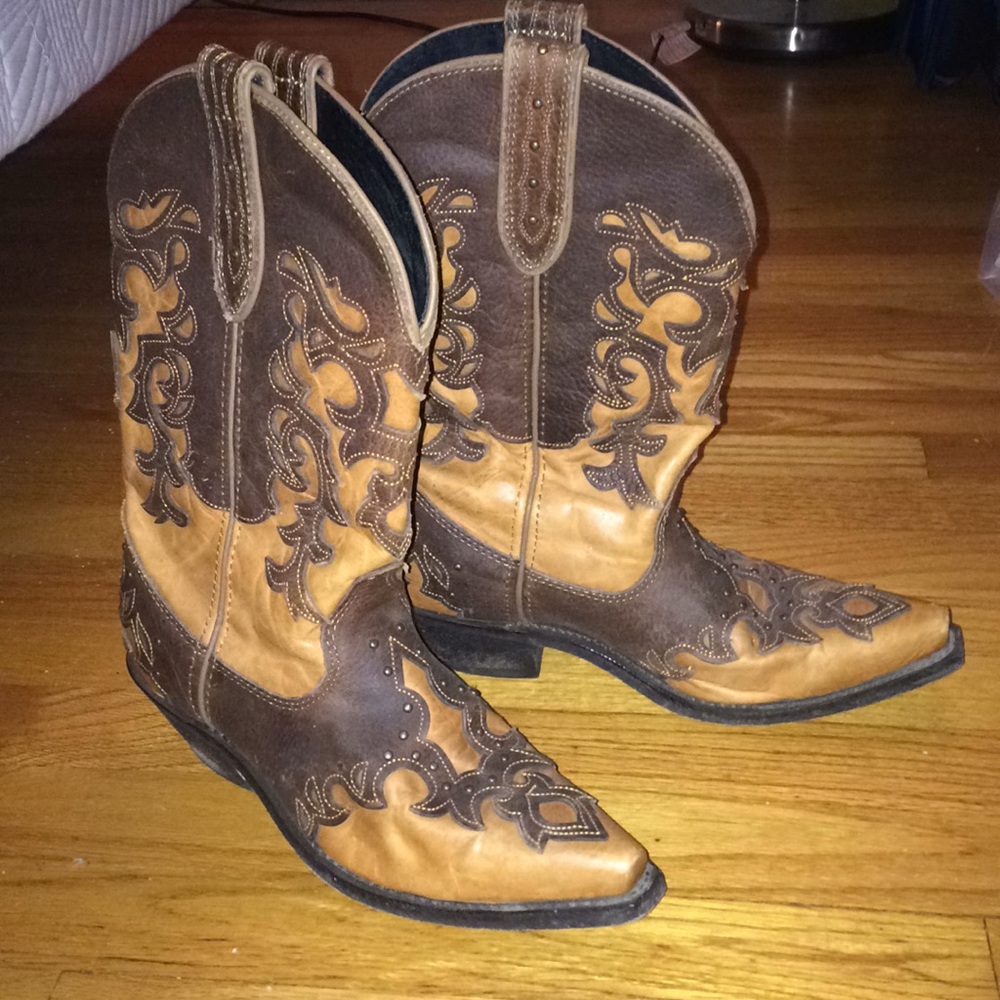 Calf height women’s cowboy boots